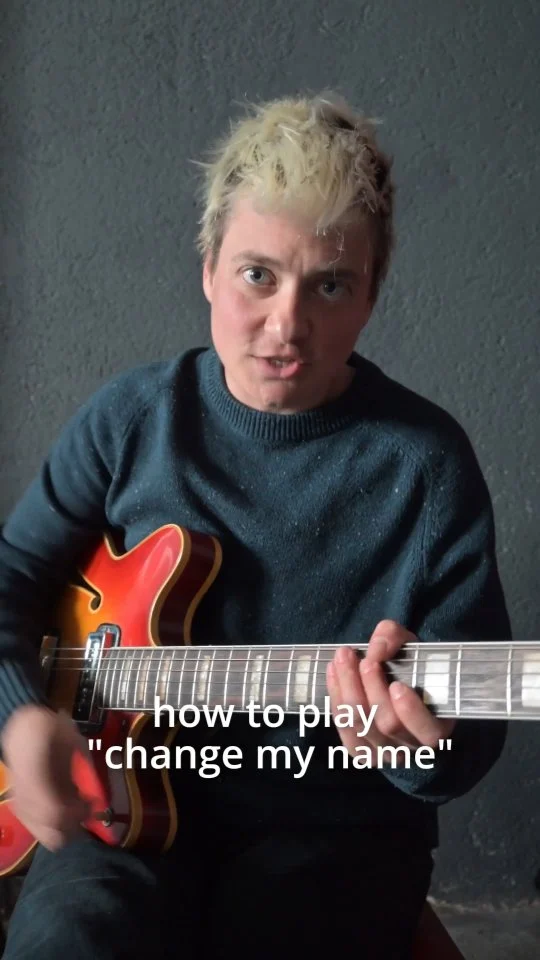 voilà comment jouer « change my name »! j’espère que vous trouverez cette chanson aussi délicieuse à jouer que moi!
— 
here’s how to play change my name! i hope you’ll find this song as delightful to play as i do!